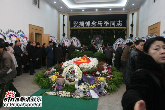 马季去世追悼会现场遗体图片,马季葬礼上最无耻一幕视频曝光