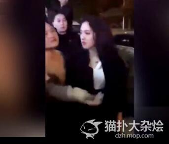 美貌小三街头被暴打颜值惊艳众人现场视频小三泓苡沫私照资料遭扒