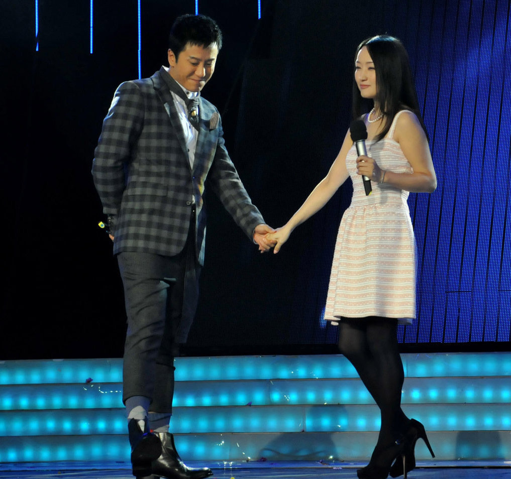 毛宁第一任老婆李静萍个人资料简历照片,毛宁李静萍年轻结婚照