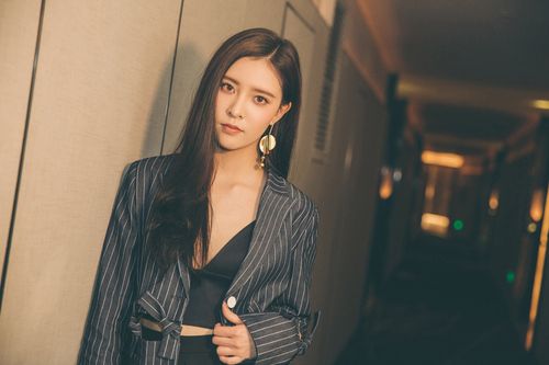 嘉尔什么关系亲密照曝光 王嘉尔取关宋妍霏怎