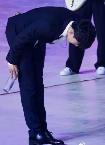 张杰微博为什么说46个对不起真实原因 张杰演唱会失声视频现场