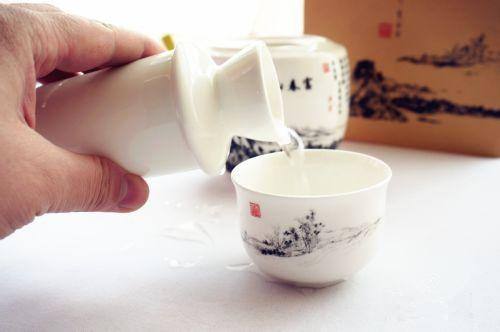 喝酒前吃什么不容易醉而且又不伤胃 怎么喝酒不醉的小技巧揭秘