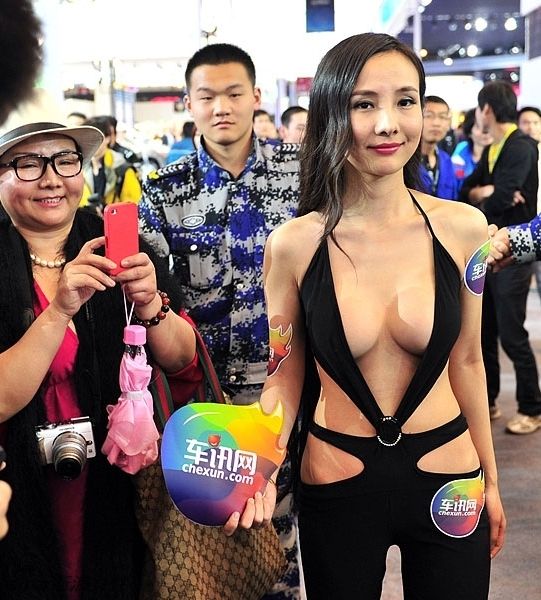 干露露展会入浴宽衣解带任人拍照 干露露棒棒棒完整视频停播原因
