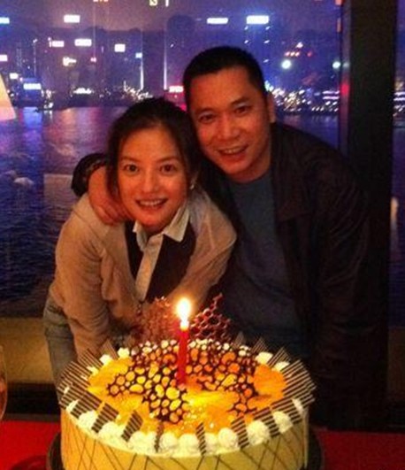 赵薇孕期老公密会章子怡怎么回事 赵薇老公黄有龙前妻是谁资料照