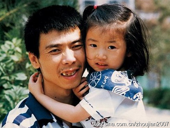 冯小刚女儿冯思语兔唇照片曝光 冯小刚徐帆一共有几个孩子揭秘
