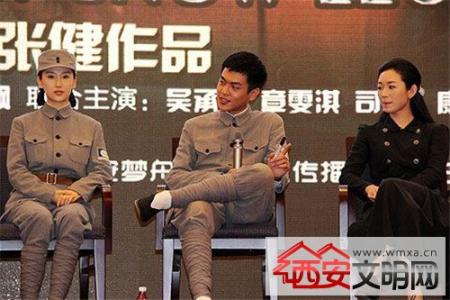 张若昀的父亲是谁家庭背景惊人网曝张若昀唐艺昕接吻照领证了吗