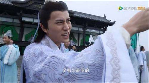 杨紫秦俊杰是怎么认识的亲吻照曝光秦俊杰看杨紫的眼神如何现场图