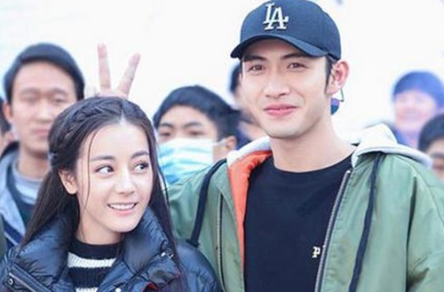 杨幂旗下艺人名单曝光都有哪些杨幂对迪丽热巴态度差两人关系揭秘