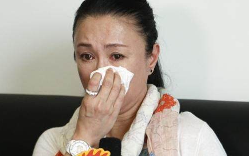 傅艺伟上节目毒瘾发作现场照片曝光 傅艺伟个人资料现在怎么样了