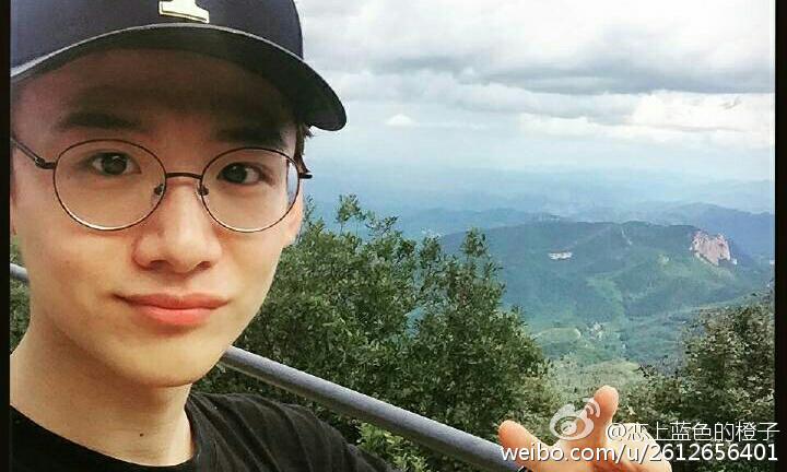 白敬亭整容了吗出道前旧照对比曝光白敬亭为什么老戴眼镜近视吗