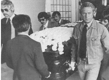 李小龙是怎么死的视频曝光被谁害死的 李小龙为什么葬在美国原因
