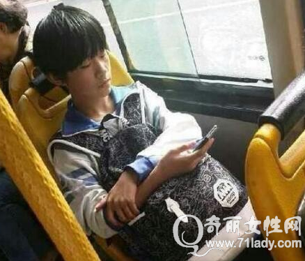易烊千玺整容了吗怎么变双眼皮 易烊千玺人气暴涨原因内幕揭秘