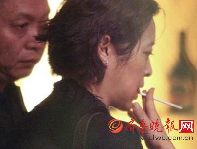 倪萍腿怎么了为什么老坐着原因遭扒 倪萍孩子得的什么病真相揭秘