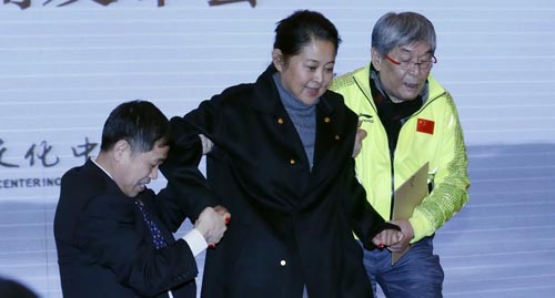 倪萍腿怎么了为什么老坐着原因遭扒 倪萍孩子得的什么病真相揭秘