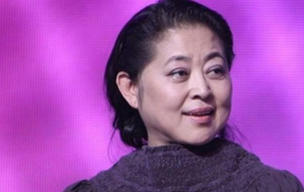 倪萍腿怎么了为什么老坐着原因遭扒 倪萍孩子得的什么病真相揭秘