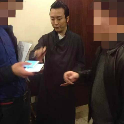 李玉刚范小宁分手原因揭秘 李玉刚结婚了吗为谁出家剃度照片曝光