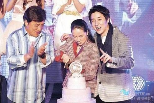 成龙为什么害怕林凤娇真相原因曝光 成龙给吴绮莉多少钱内幕