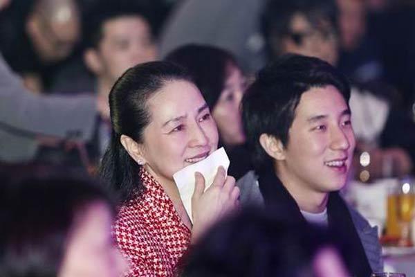 成龙为什么害怕林凤娇真相原因曝光 成龙给吴绮莉多少钱内幕