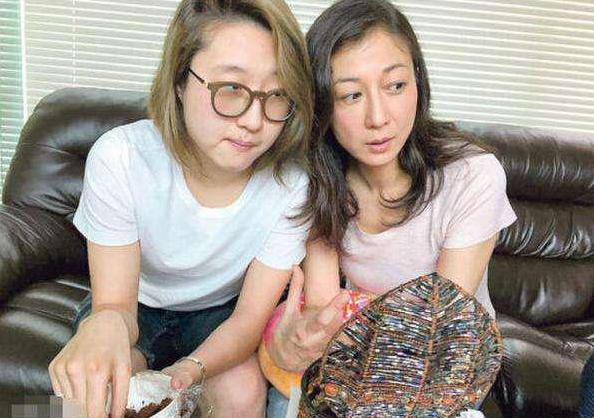 成龙为何恨吴绮莉原因内幕曝光 成龙和吴绮莉婚外情最后合影图