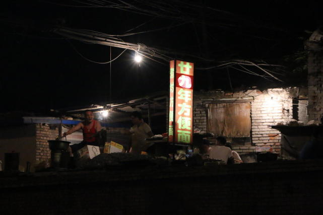 太原火车站二十九年方便面地址有啥秘方真好吃吗,摊主以前干嘛的
