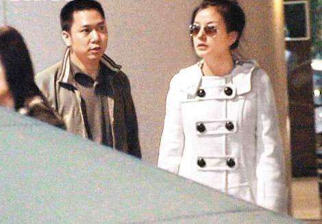 赵薇和黄有龙离婚后女儿给了谁 黄有龙跟赵薇没感情并不幸福内幕