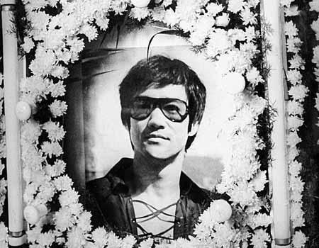 李小龙怎么死的原因揭秘 李小龙死因和香港演艺圈有关真相曝光