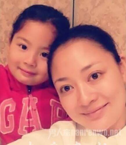 我和前妻离婚四年后,我们以女儿的名义买了一