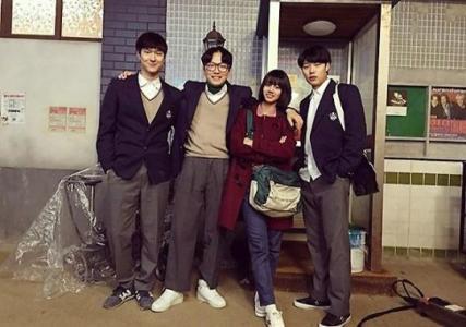 李惠利柳俊烈恋情曝光激吻图, 请回答1988狗焕德善现实在一起了