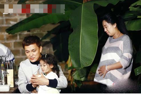 阿拉蕾是谁的女儿爸爸身份惊人真相揭秘 阿拉蕾崔雅涵妈妈照片