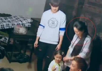 阿拉蕾是谁的女儿爸爸身份惊人真相揭秘 阿拉蕾崔雅涵妈妈照片