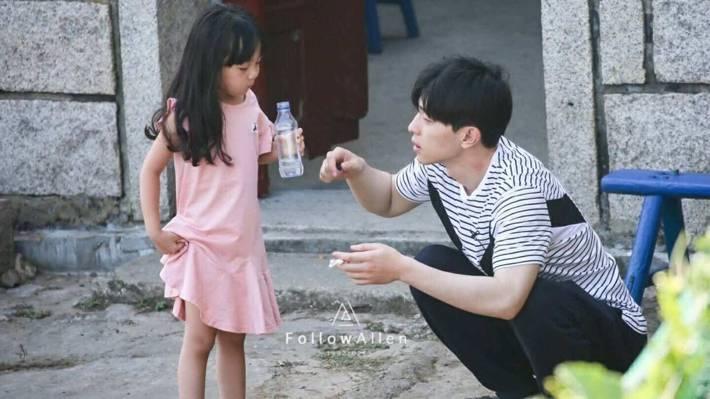 爸爸去哪5邓伦女儿小山竹真名最全资料,亲生父