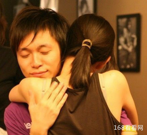 吴青峰和张悬什么关系接吻照曝光 吴青峰怎么看张悬事件始末揭秘