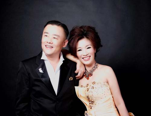 周立波老婆胡洁多少岁和周立波怎么认识 周立波和胡洁的结婚照