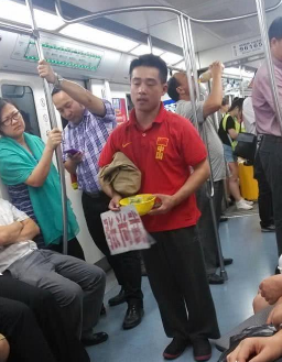 为什么张尚武如此落魄在地铁乞讨?张尚武现在干什么了现状如何?