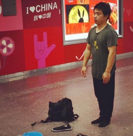 为什么张尚武如此落魄在地铁乞讨?张尚武现在干什么了现状如何?