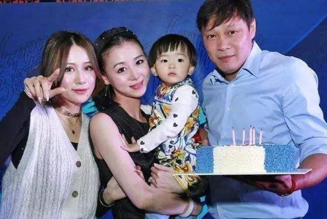 范斯晶承认与林宇航分手穷小子终就爱不起!果真如此网友早已看穿