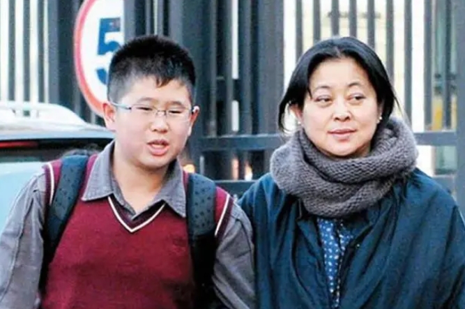 倪萍儿子得了什么病去美国治疗好了吗 倪萍儿子女儿现状最新