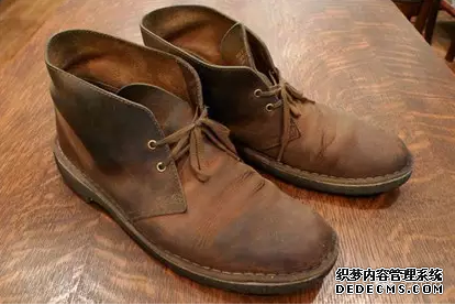 男生牛仔裤配什么鞋好看 硫化鞋和帆布鞋的区别