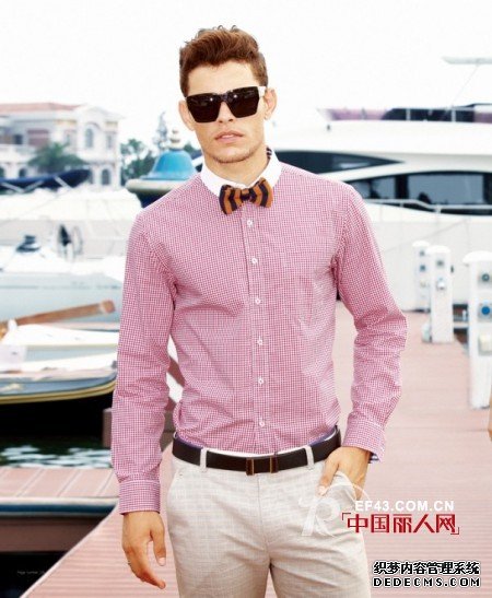 男参加婚礼穿什么衣服 男士参加婚礼着装搭配