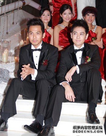 男参加婚礼穿什么衣服 男士参加婚礼着装搭配