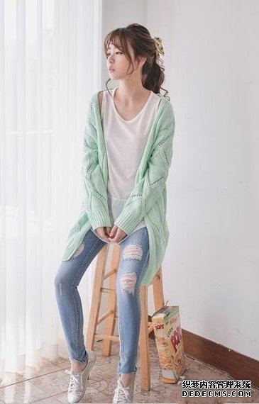 女士针织开衫的怎么穿最好看?长款针织开衫穿法图片