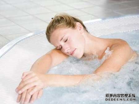 夏季油性皮肤如何护理,夏季女人皮肤保养秘诀