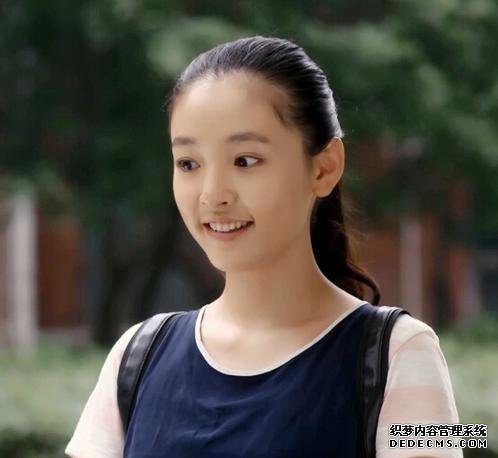 武大校花吴倩家庭背景图,吴倩和黄灿灿谁漂亮颜值大比拼