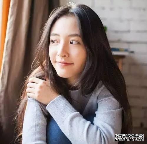 武大校花吴倩家庭背景图,吴倩和黄灿灿谁漂亮颜值大比拼