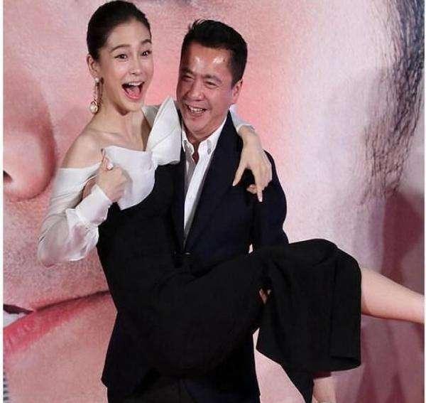 Baby被华谊总裁公主抱疑遭咸猪手?看看王中磊怎么回应此事?