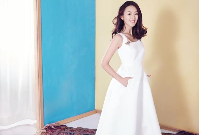 曝演员童谣意大利完婚对方系大富豪!王冉真的不介意童谣的黑历史