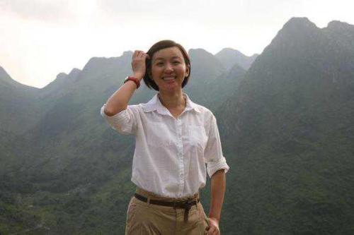 42岁欧阳夏丹素颜照显憔悴，欧阳夏丹老公是谁结婚生过孩子吗？