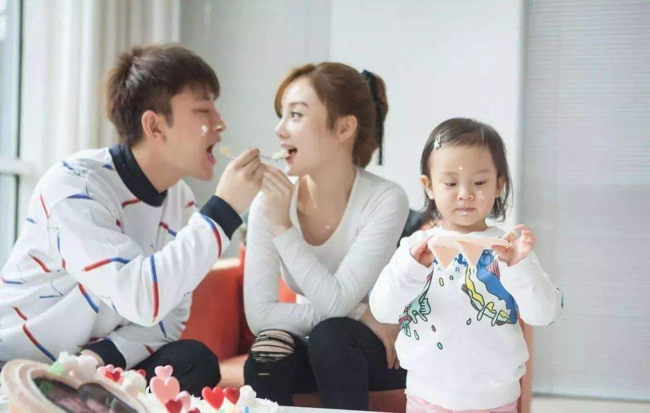 李小璐有几个孩子生二胎了吗?贾乃亮争夺抚养权失败甜馨选择妈妈