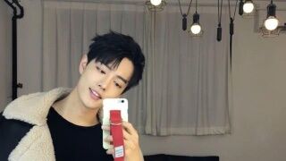 肖战的421是什么意思？为什么说肖战绿茶,肖战私下其实很冷漠?