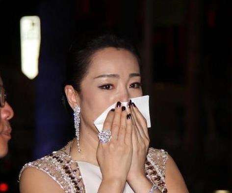 巩俐有几个姐姐是做什么的？巩俐姐姐是怎么死的巩俐为何不在身边
